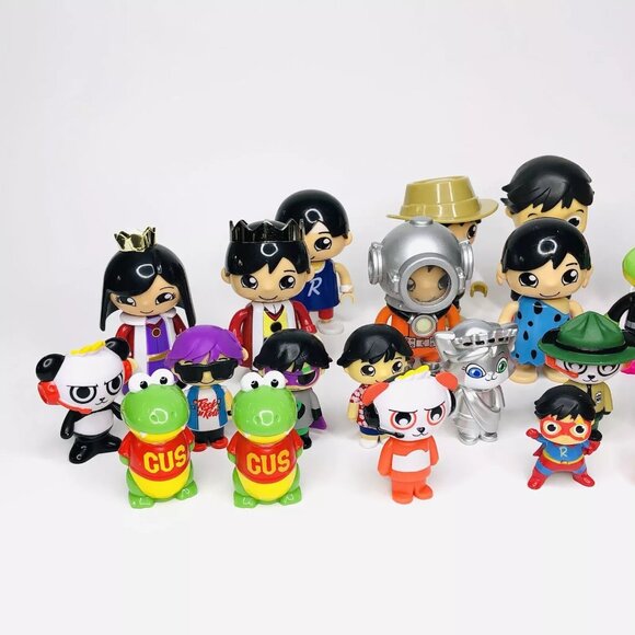 25 pcs Assort of Ryan World Mini Action Figure Gus Gator Bonkers Toy King Queen - Picture 3 of 7